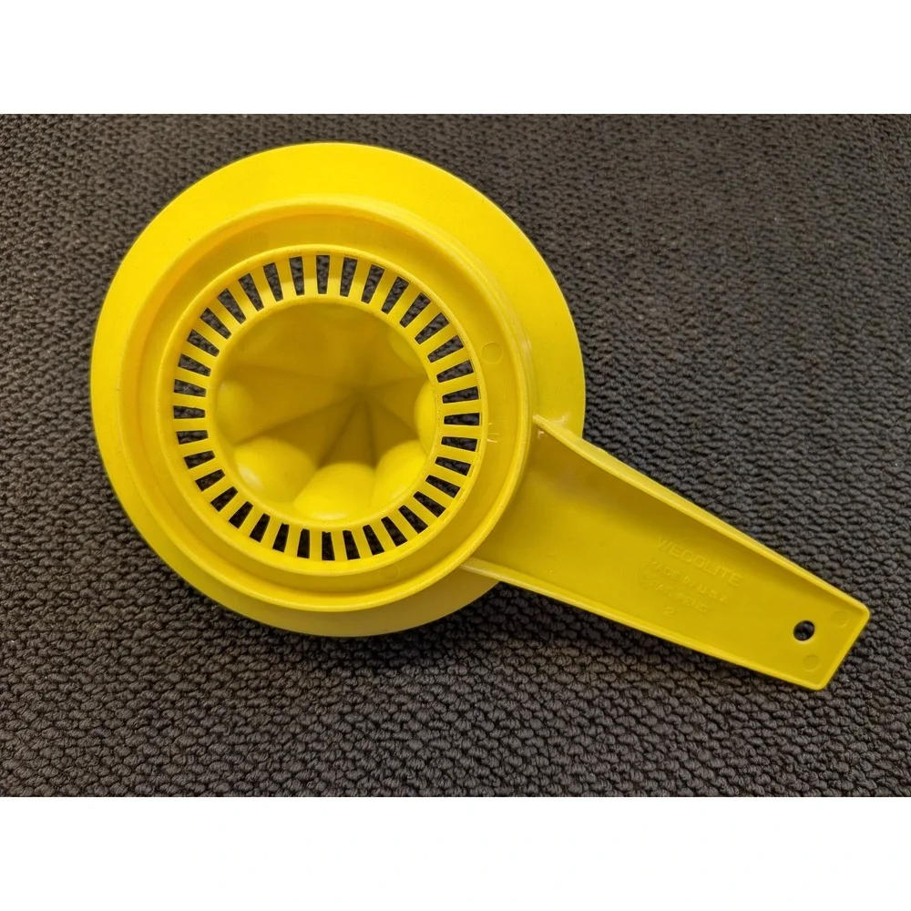 Vintage Wecolite Yellow Plastic Hand Citrus Juicer Reamer USA